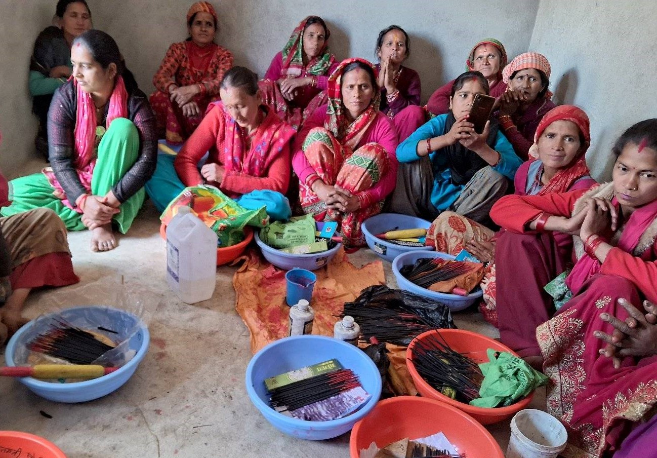 बैतडीमा महिलालाई सिन्के धुप बनाउने  तालिम 